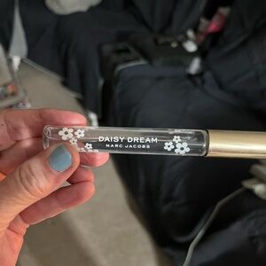 EUC MARC JACOBS DAISY DREAM ROLL ON PURSE SIZE